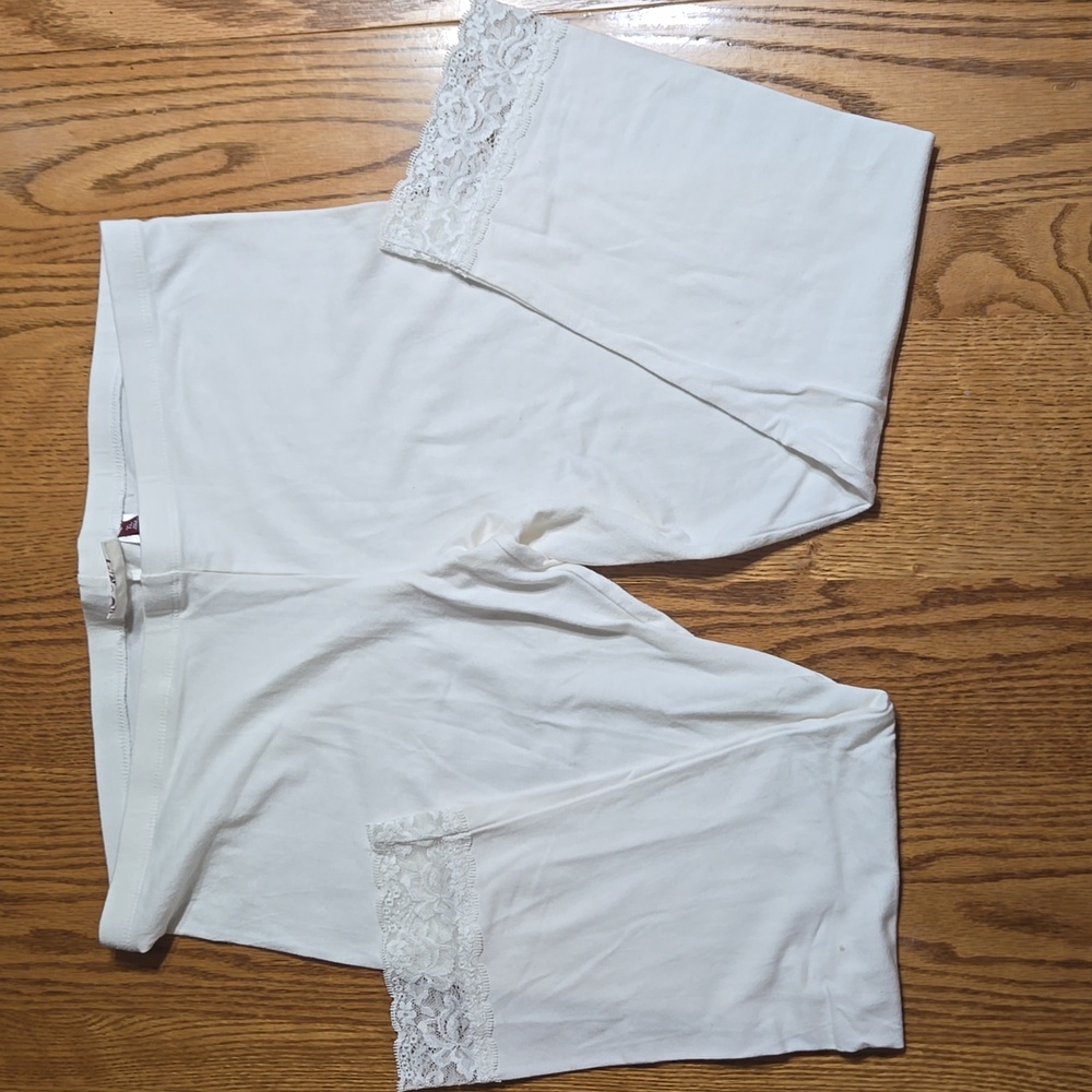 SO white capri leggings